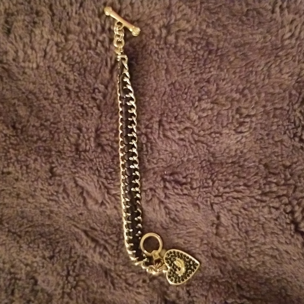 Black and gold heart charm bracelet